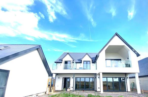 R & R Design and Build Contractors Limited