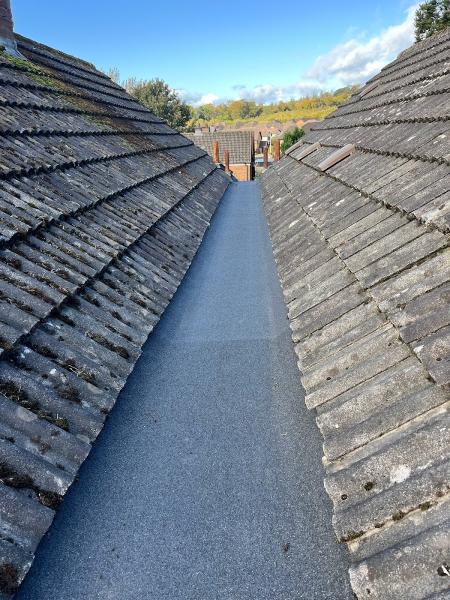 M C Roofing