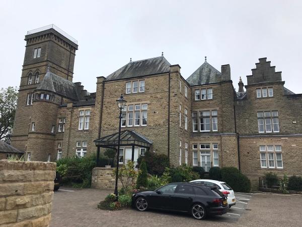 Halls Decorating & Painting Contractors Ltd