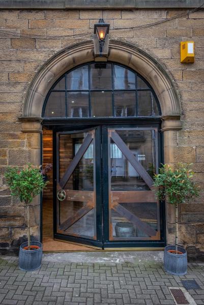 Creative Floor Fitting