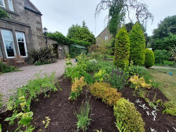 Grain and Earth Contracting