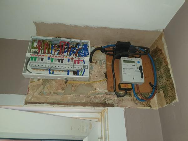 1 Electrics Reading Electrician