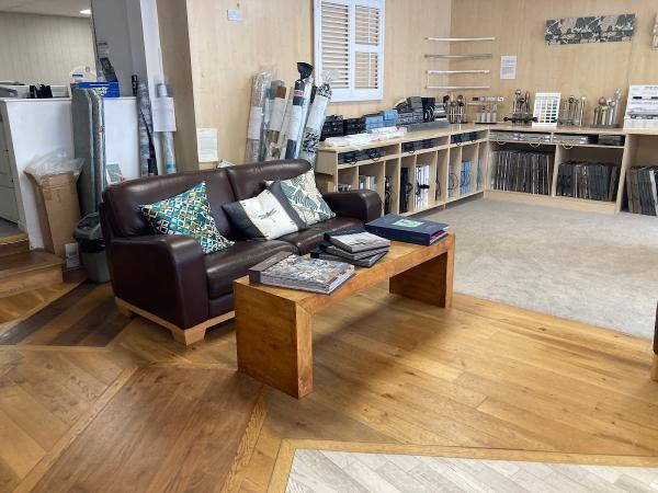 Leightons Flooring & Furniture