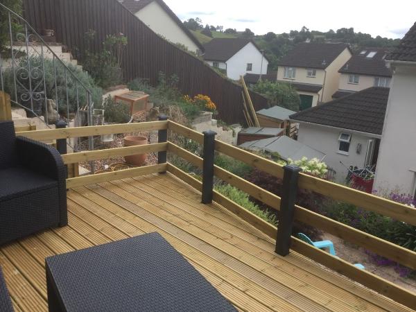 Robs Fencing & Decking Services