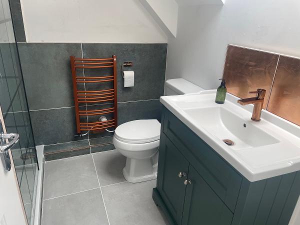 Creative Tiler & Bathroom Refit Services