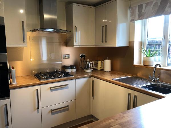 DH Services Kitchen Fitters Bristol