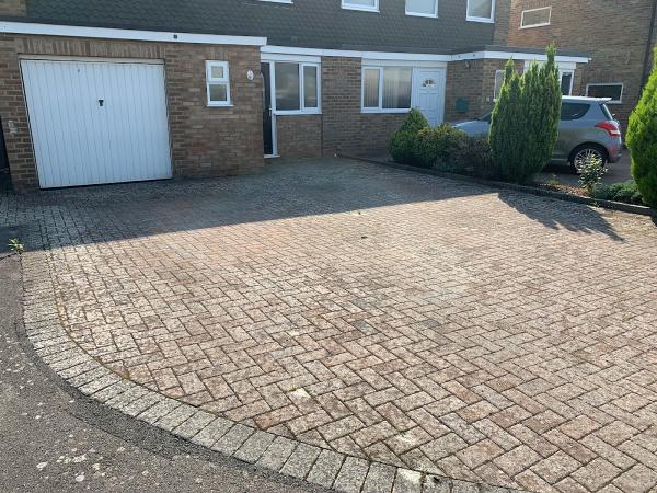 Easiclean Driveways & Guttering