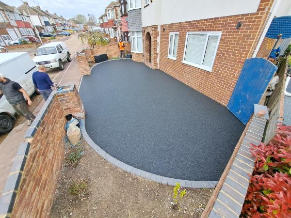 Edge To Edge Paving & Landscapes LTD