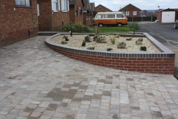 L & M Landscapes & Garden Design