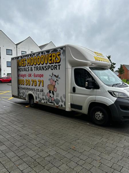 Cowes Movers