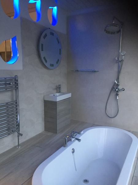 Roll-In Bathrooms Ltd