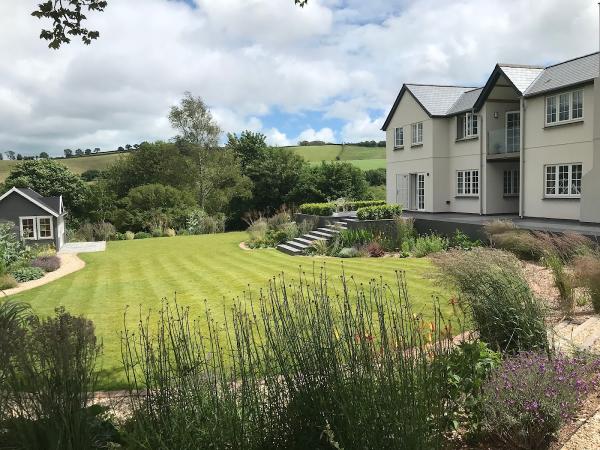 Bruce Dorey Garden Design