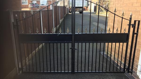 Barry Whalley Engineers Gates and Railings