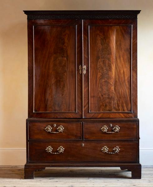 Daniel Chapman Antique Furniture Restoration and French Polishing