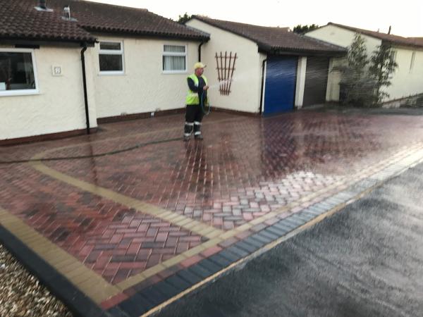 LEE Paving New Driveways and Landscaping