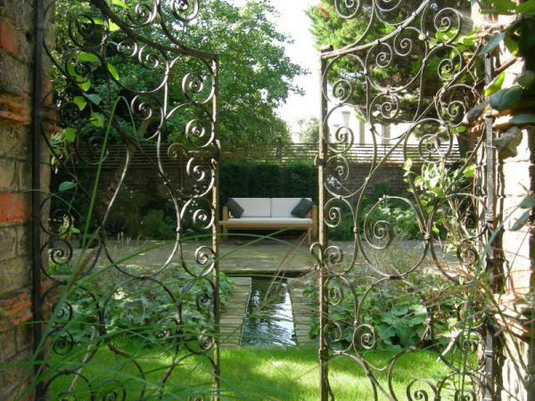 Charlotte Henderson Garden Design