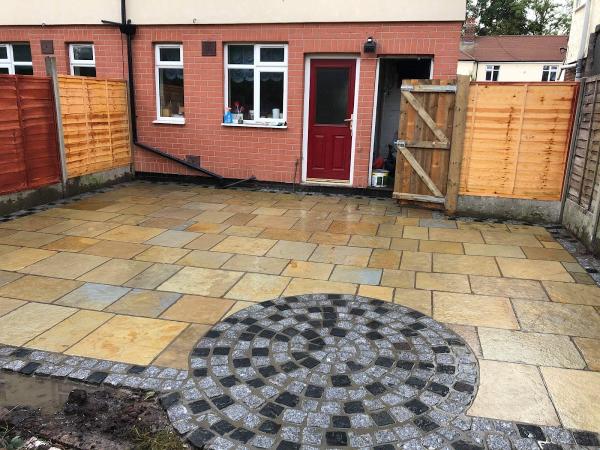 English Landscapes and Paving Service