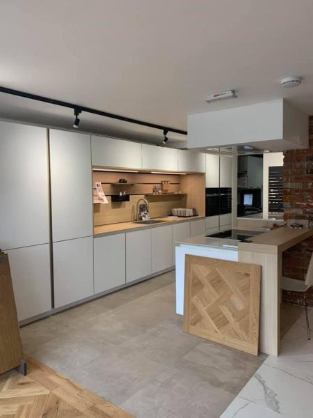 Surrey Floors & Kitchens