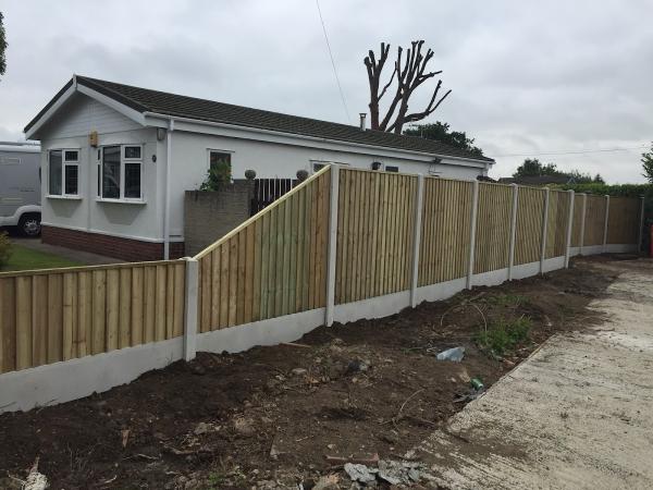 L C Fencing Contractors