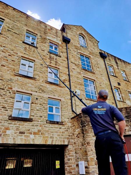 Lunn Exteriors Window Cleaning
