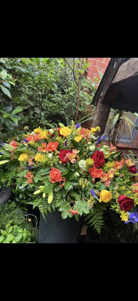 Courtyard Interiors Ellesmere Luxury Florist Fresh Flowers.