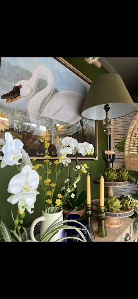 Courtyard Interiors Ellesmere Luxury Florist Fresh Flowers.