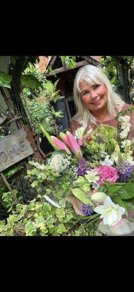 Courtyard Interiors Ellesmere Luxury Florist Fresh Flowers.