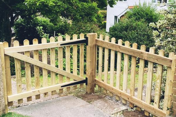 Swindon Fencing and Landscaping