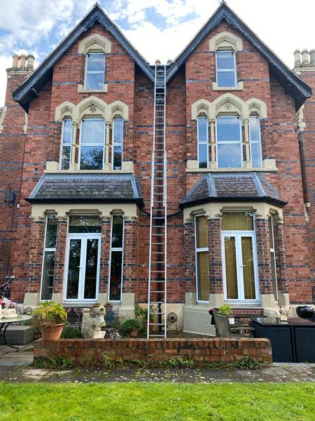 Niklas Window & Gutter Cleaning