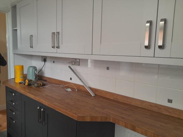 A L R Kitchen Fitters