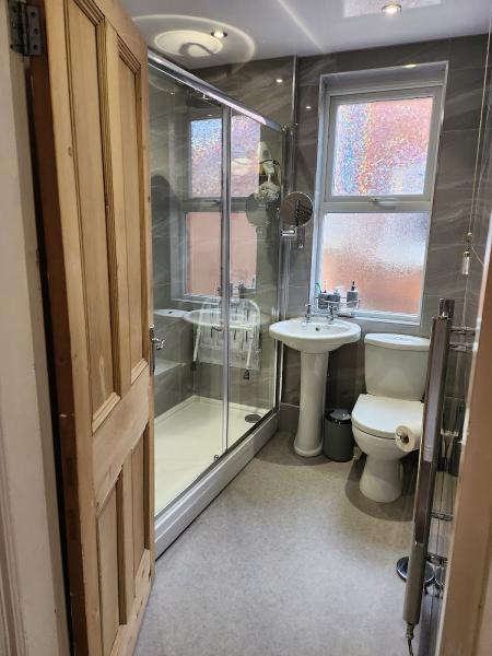 A & K Bathroom Fitters