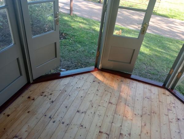 M K W Decorating Services