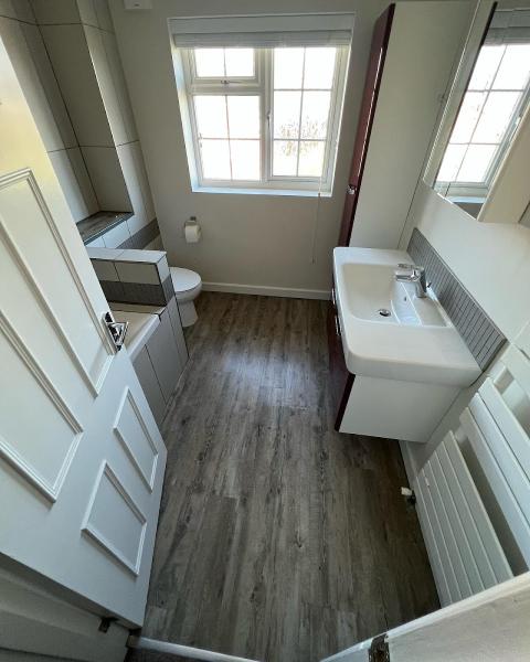 2 V Cleaning & Property Maintenance