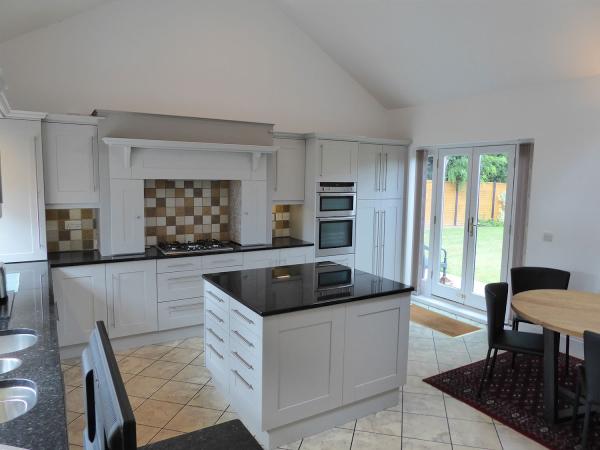 Peter Selwood Kitchen & Furniture Painter Decorator