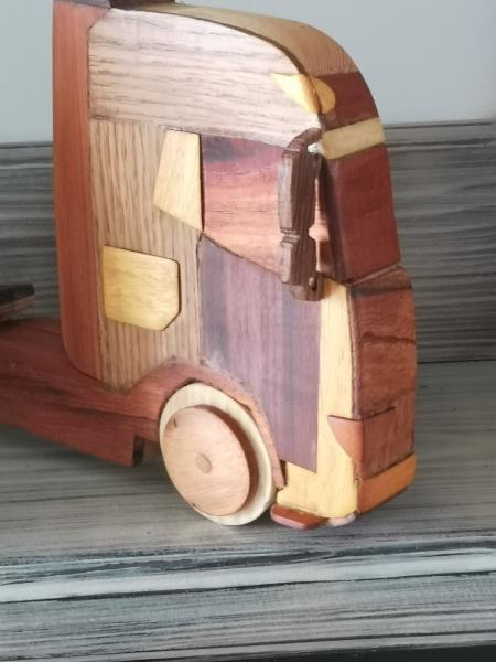 Wooden Box Makers and Upcycling