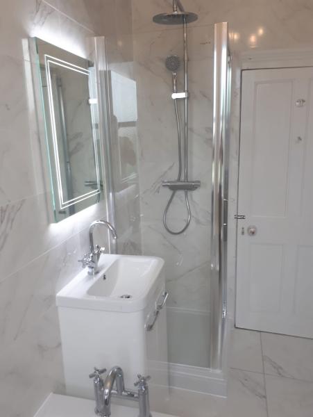 Suprema Bathrooms & Tile Store