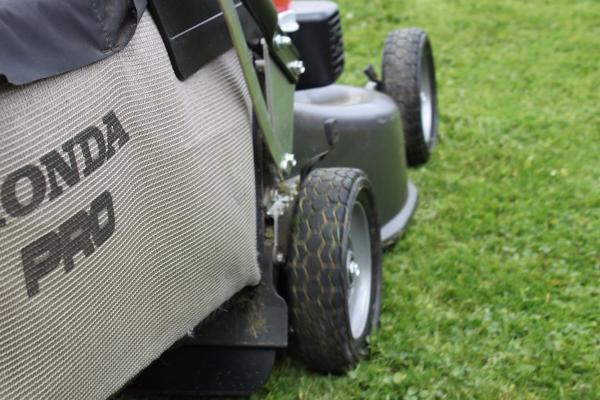 DM Cutting Hedge : Hedge and Grass Cutting Redditch